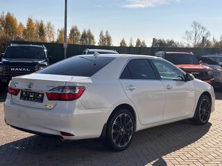 2017 Toyota Camry VII (XV50) Рестайлинг, белый, 2150000 рублей, вид 4