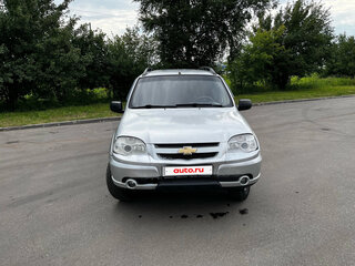 2009 Chevrolet Niva I Рестайлинг, серебристый, 330000 рублей, вид 3