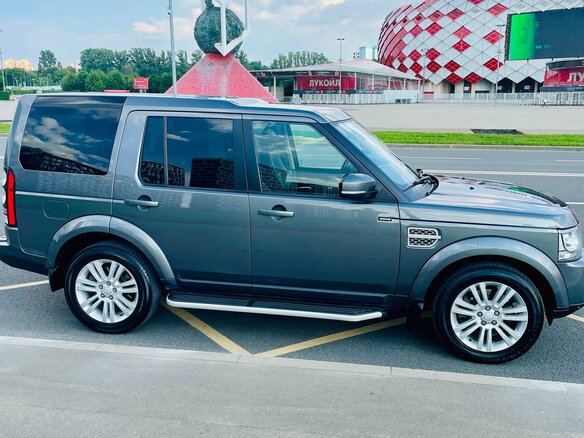 2016 Land Rover Discovery IV Рестайлинг, серый, 3740000 рублей - вид 2