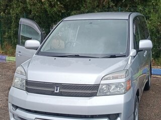 2007 Toyota Voxy I (R60), серебристый, 650000 рублей, вид 2