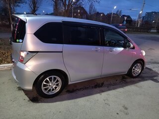 2013 Honda Freed I Рестайлинг, серебристый, 1180000 рублей, вид 3