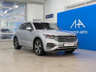 2021 Volkswagen Touareg III, серебристый, 6833000 рублей, вид 1