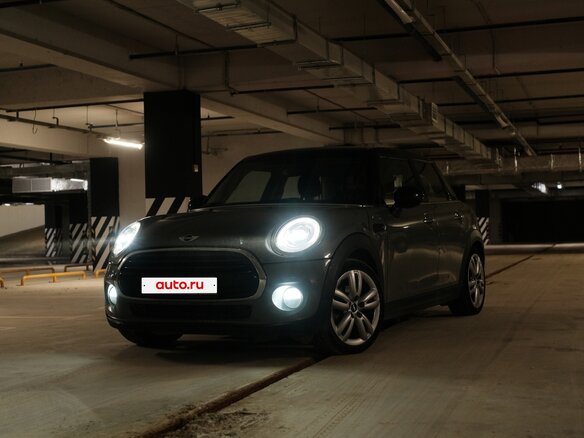 2018 Mini Hatch Cooper III (F55/F56), серый, 1700000 рублей - вид 1