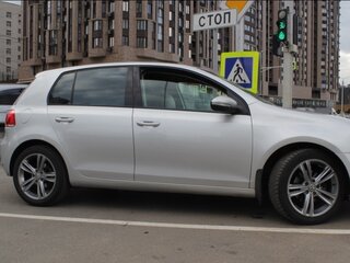 2012 Volkswagen Golf VI, серебристый, 820000 рублей, вид 3