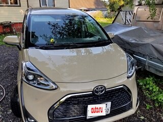 2020 Toyota Sienta II Рестайлинг, бежевый, 1550000 рублей, вид 1