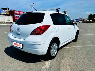 2012 Nissan Tiida I Рестайлинг, белый, 650000 рублей, вид 5