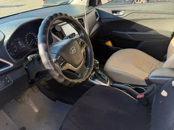 2017 Hyundai Solaris II, серебристый, 780000 рублей - вид 8