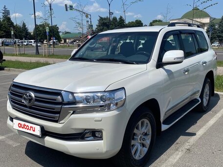 2015 Toyota Land Cruiser 200 Series Рестайлинг 2, белый, 10500000 рублей, вид 2