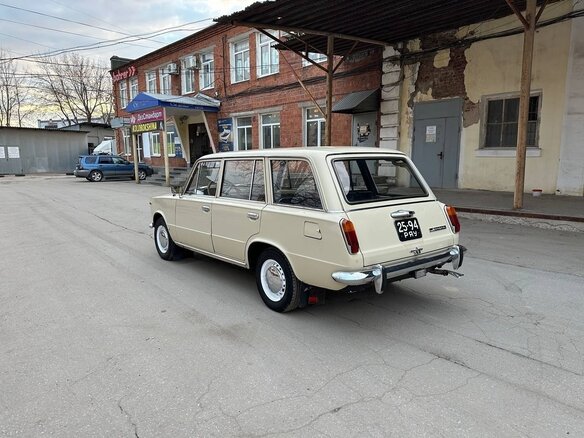 1980 Lada (ВАЗ) 2102, бежевый, 430000 рублей - вид 4