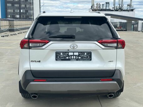2020 Toyota RAV4 V (XA50), белый, 3369000 рублей, вид 4
