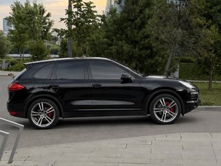 2013 Porsche Cayenne II (958), чёрный, 2690000 рублей, вид 4
