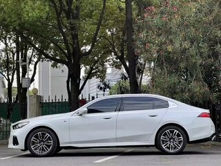 2025 BMW 5 серии Long 525Li VIII (G60/G61/G68), белый, 4290000 рублей, вид 2