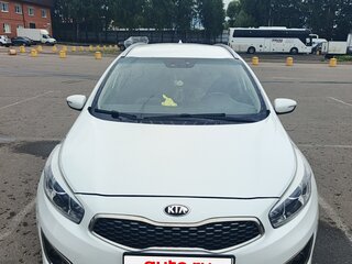 2018 Kia Ceed II Рестайлинг, белый, 1400000 рублей, вид 1