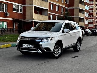 2020 Mitsubishi Outlander III Рестайлинг 3, белый, 2670000 рублей, вид 1