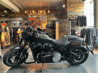 2018 Harley-Davidson Fat Bob, чёрный, 1990000 рублей, вид 1