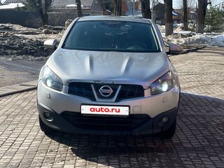 2011 Nissan Qashqai I Рестайлинг, серебристый, 750000 рублей, вид 1