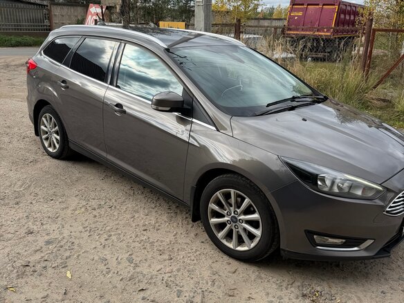 2017 Ford Focus III Рестайлинг, серый, 880000 рублей - вид 2