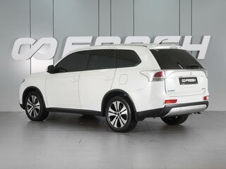2014 Mitsubishi Outlander III Рестайлинг, белый, 1299000 рублей, вид 2