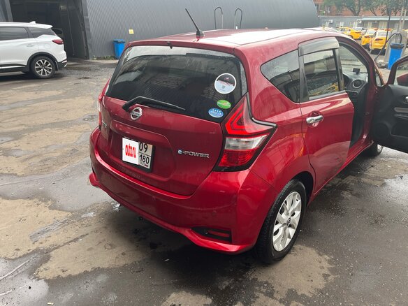 2019 Nissan Note e-Power II Рестайлинг, красный - вид 3