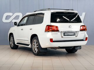 2010 Lexus LX 570 III, белый, 2999000 рублей, вид 2