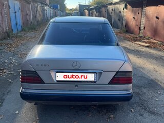 1994 Mercedes-Benz E-Класс 220 I (W124), серебристый, 350000 рублей, вид 4