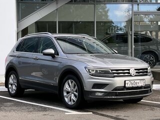 2017 Volkswagen Tiguan II, серебристый, 2175000 рублей, вид 3