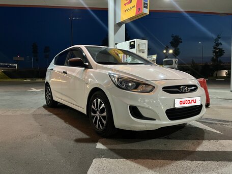 2014 Hyundai Solaris I, белый, 740000 рублей, вид 1
