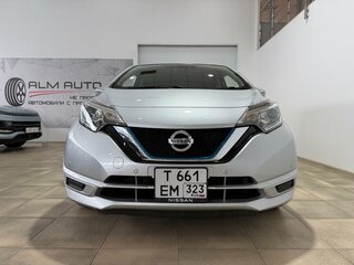 2020 Nissan Note e-Power II Рестайлинг, серебристый, 1300000 рублей, вид 2