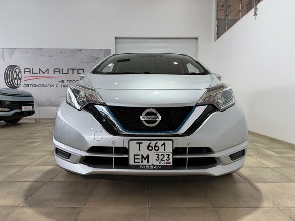 2020 Nissan Note e-Power II Рестайлинг, серебристый, 1300000 рублей - вид 1