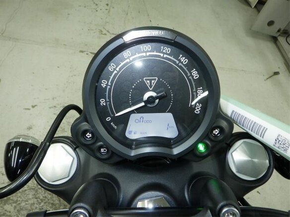 2025 Triumph Bonneville Bobber, чёрный, 1500000 рублей - вид 16