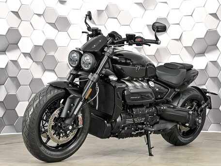 2026 Triumph Rocket 3, чёрный, 3190000 рублей, вид 2