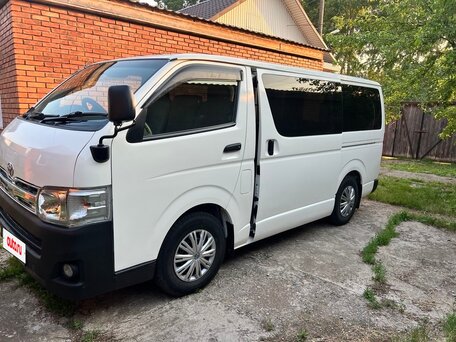 2011 Toyota HiAce, белый, 2300000 рублей, вид 4