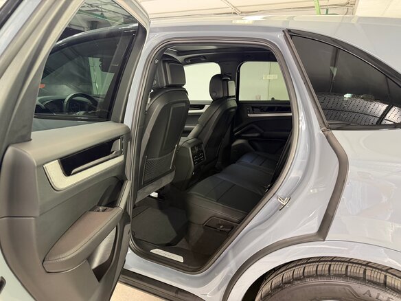 2024 Porsche Cayenne III Рестайлинг, серебристый, 13900000 рублей - вид 34
