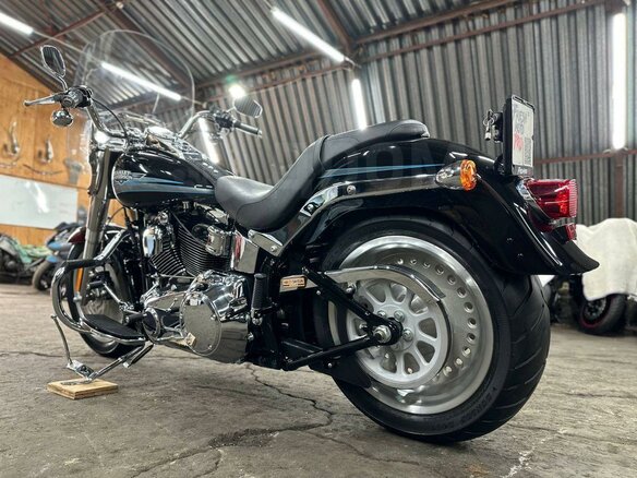 2010 Harley-Davidson Fat Boy, чёрный, 990000 рублей - вид 5