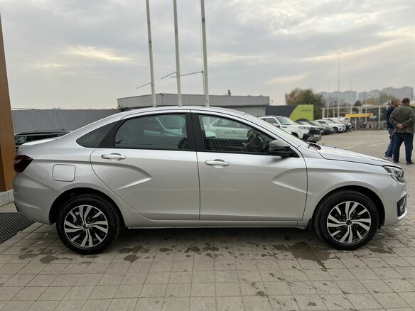 2026 Lada (ВАЗ) Vesta I Рестайлинг (NG), серебристый, 2035000 рублей - вид 4