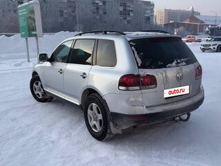 2008 Volkswagen Touareg I Рестайлинг, серебристый, 1000000 рублей, вид 3