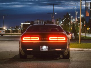 2014 Dodge Challenger III Рестайлинг 2, чёрный, 3500000 рублей, вид 4
