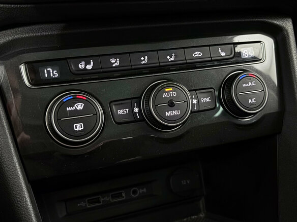 2019 Volkswagen Tiguan II, красный, 1850000 рублей - вид 17