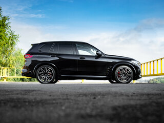 2021 BMW X5 M Competition III (F95), чёрный, 11751399 рублей, вид 4