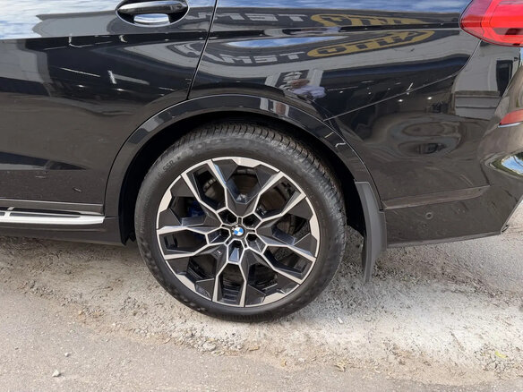 2021 BMW X7 40d I (G07), чёрный, 8100000 рублей - вид 19