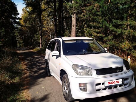 2001 Toyota RAV4 II (XA20), белый, 575000 рублей, вид 3