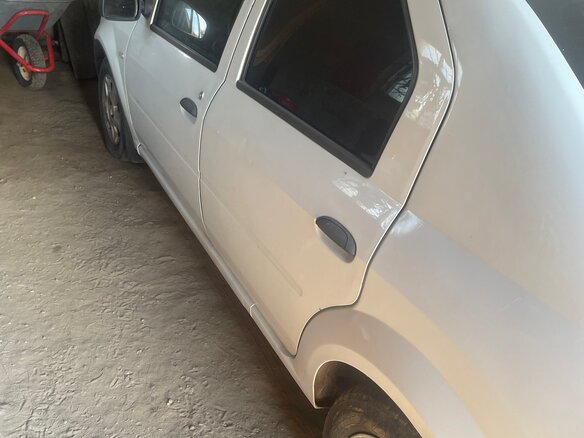 2013 Renault Logan I Рестайлинг, белый, 250000 рублей - вид 4