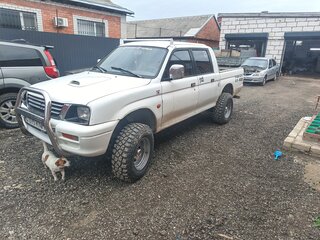 1998 Mitsubishi L200 III, белый, 700000 рублей, вид 1