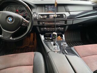 2011 BMW 5 серии 523i VI (F10/F11/F07), коричневый, 1366677 рублей, вид 2