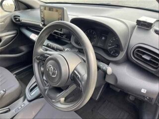 2022 Toyota Yaris IV, синий, 870000 рублей, вид 4