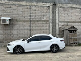 2019 Toyota Camry VIII (XV70), белый, 1870000 рублей, вид 5