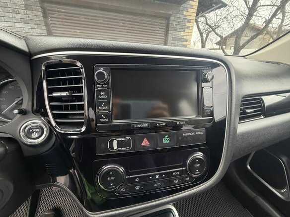 2016 Mitsubishi Outlander PHEV III Рестайлинг 2, серый, 2500000 рублей - вид 23