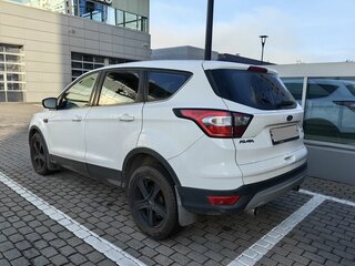 2017 Ford Kuga II Рестайлинг, белый, 1690000 рублей, вид 3