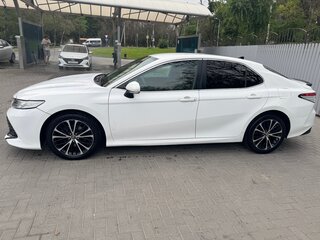 2018 Toyota Camry VIII (XV70), белый, 1650000 рублей, вид 2
