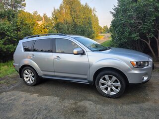 2011 Mitsubishi Outlander II Рестайлинг, серебристый, 1200000 рублей, вид 3